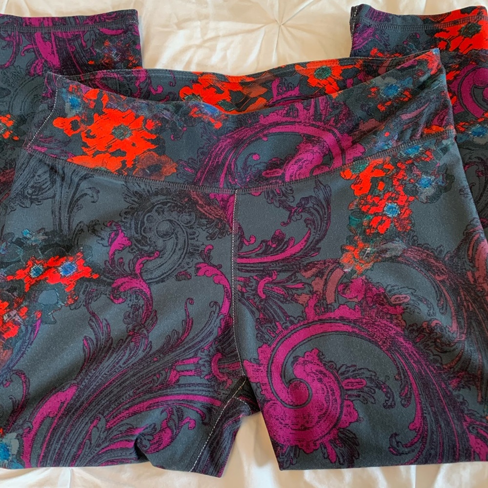 Fabletics Athletic Capris - Picture 11 of 13